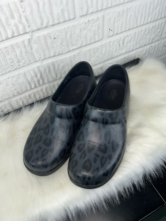 CROCS Shoes - CROCS Black/Gray Leopard-Print Women’s Clog Mules Slip Resistant Women’s Size 9